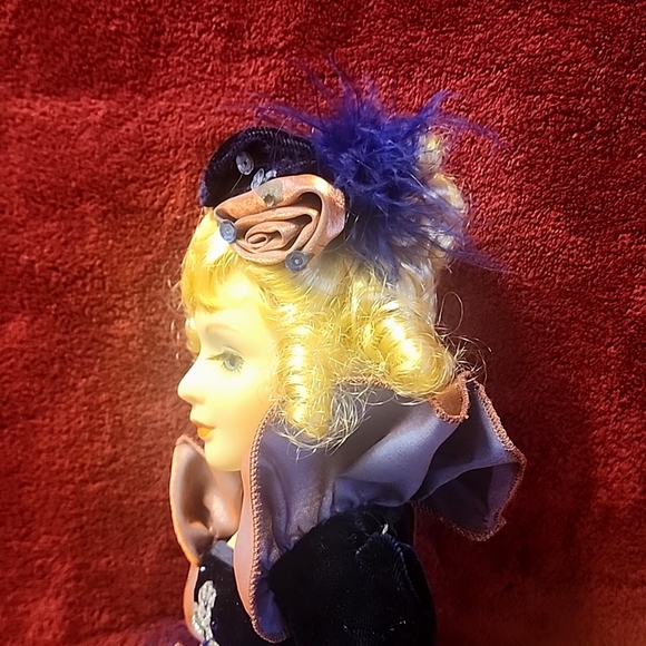 Treasury Collection Paradise Galleries. World's Finest Porcelain Doll. - Picture 11 of 15